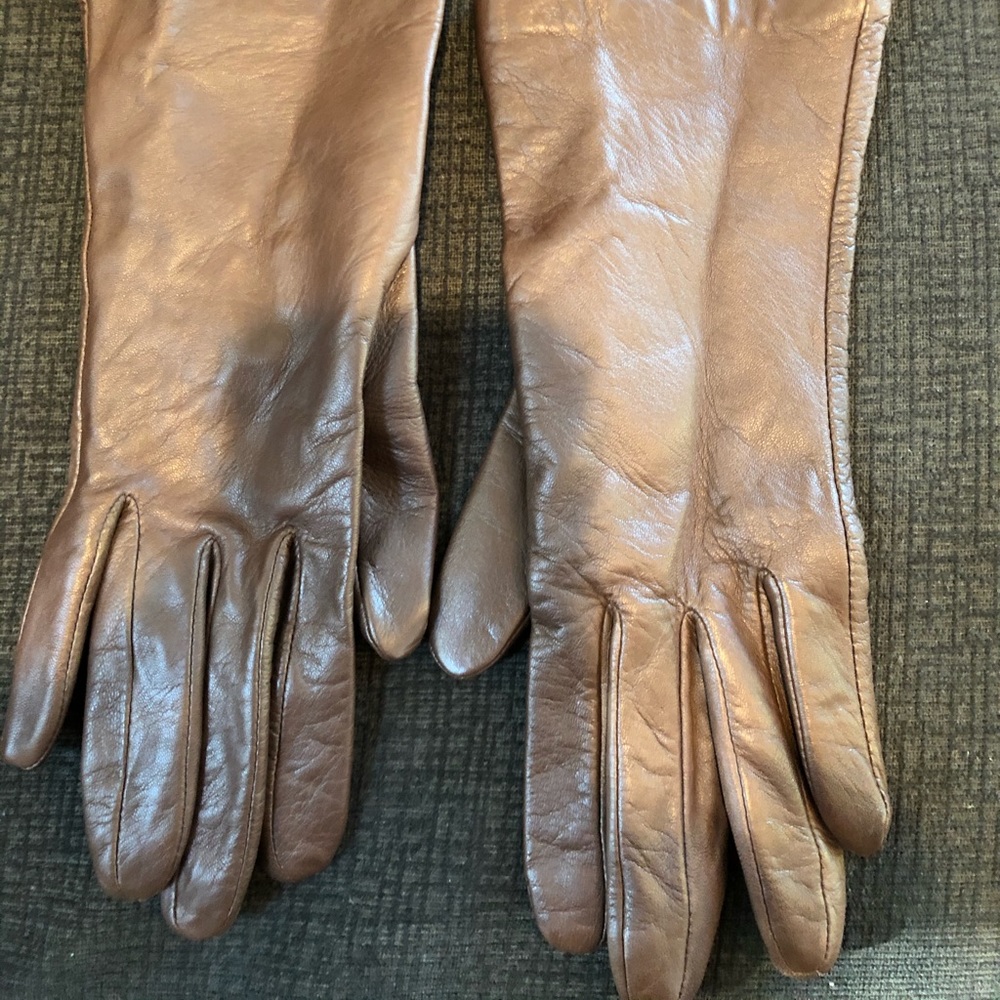 Leather gloves